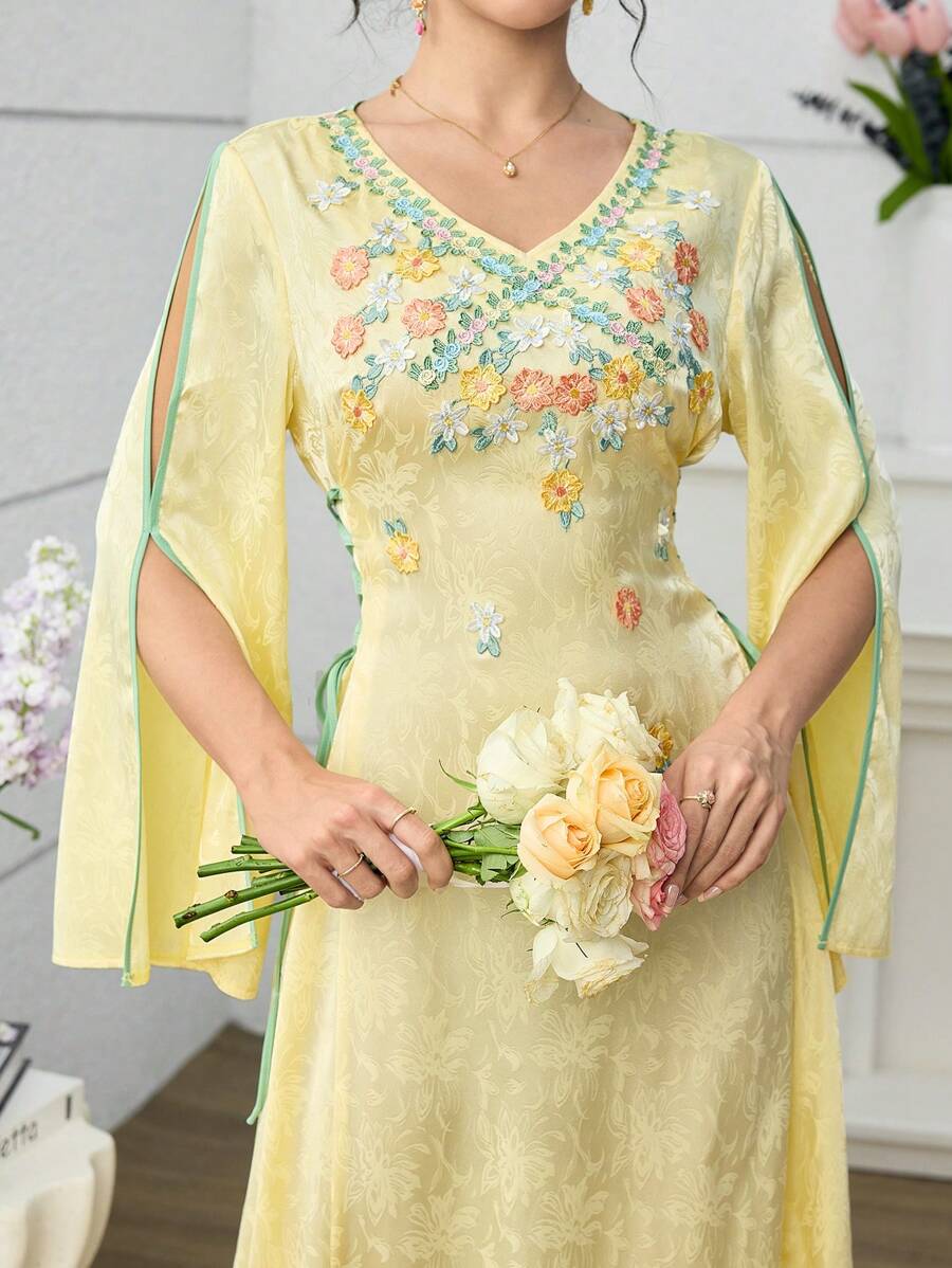 SHEIN Yasmyna فستان أصفر بأكمام جرس مزخرف بألوان زهرية