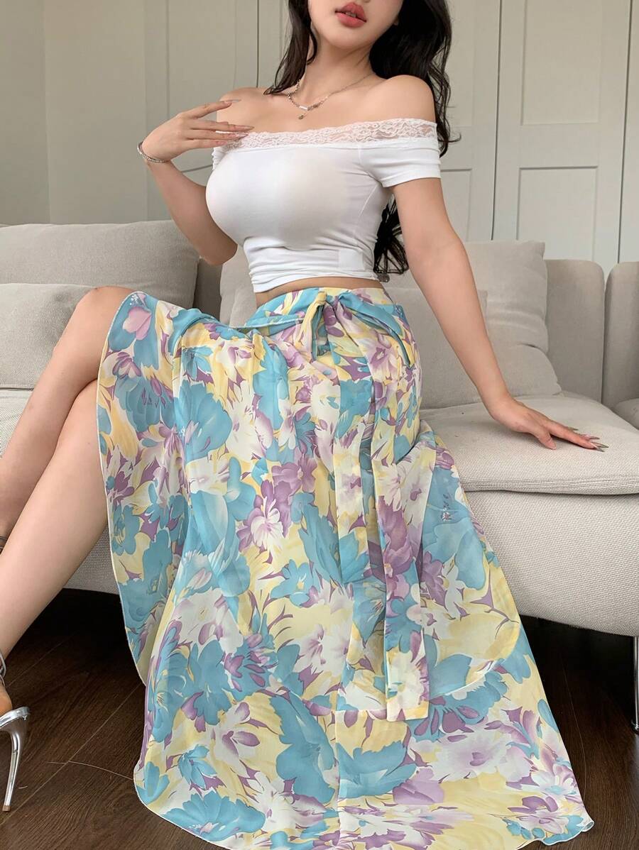 SHEIN DAZY تنورة مطبوعة بزهور شيفون بكشكشة في الذيل