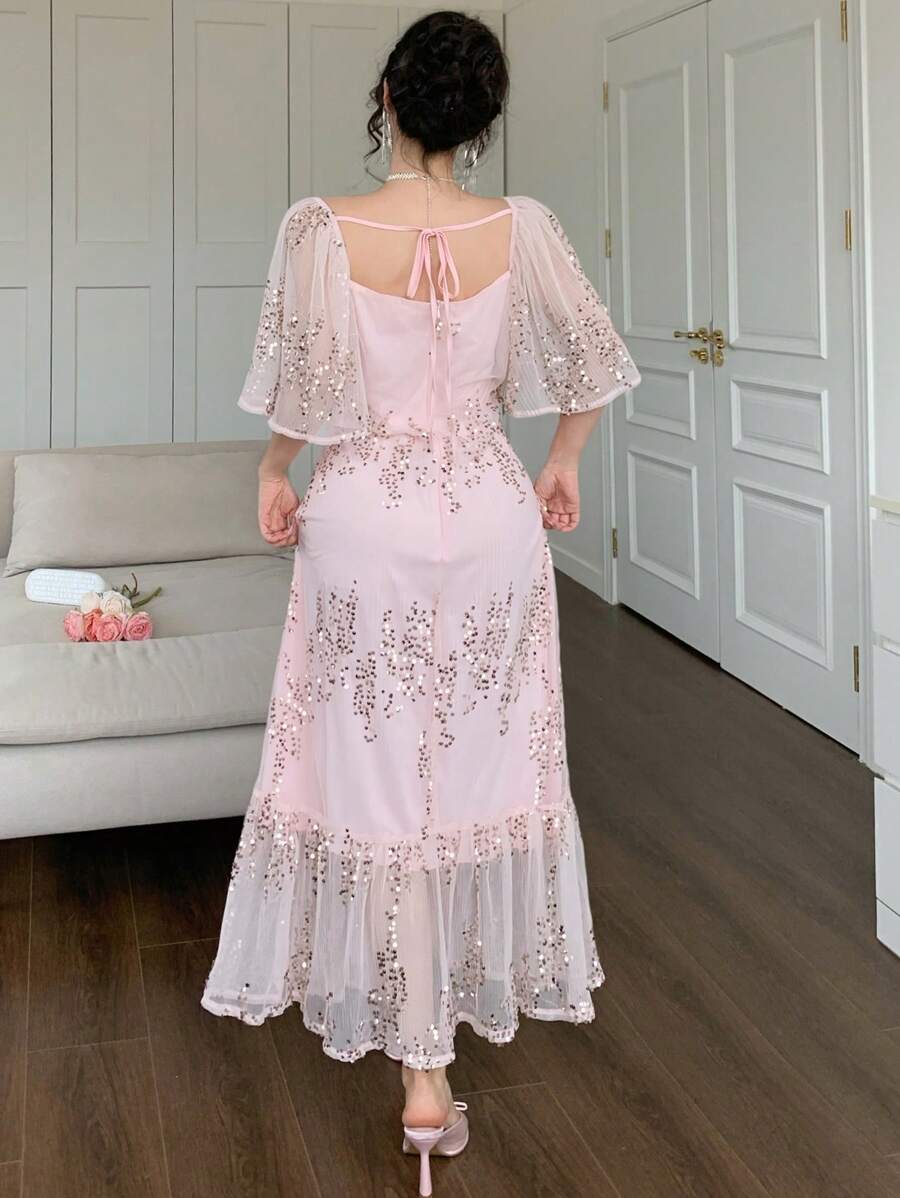 SHEIN DAZY فستان شيفون وردي بطبعة زهور ورقبة مربعة
