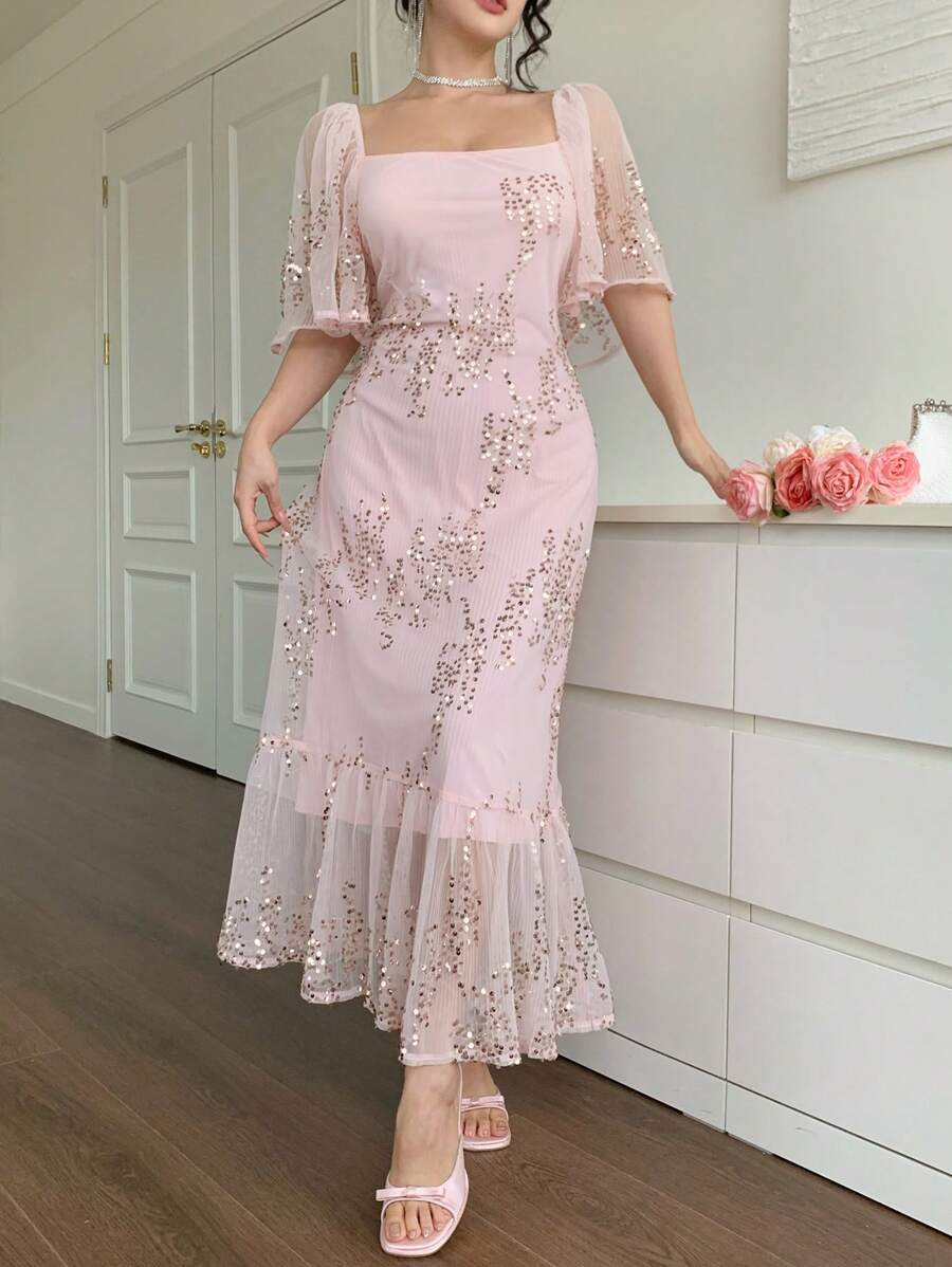 SHEIN DAZY فستان شيفون وردي بطبعة زهور ورقبة مربعة