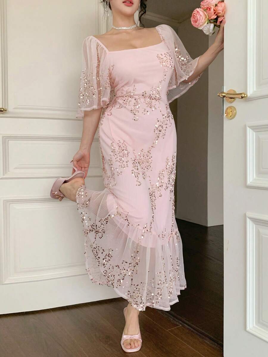 SHEIN DAZY فستان شيفون وردي بطبعة زهور ورقبة مربعة