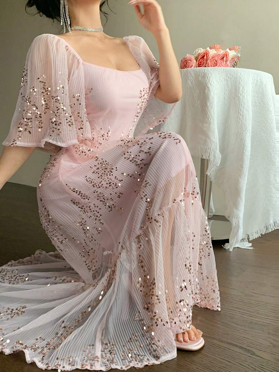 SHEIN DAZY فستان شيفون وردي بطبعة زهور ورقبة مربعة