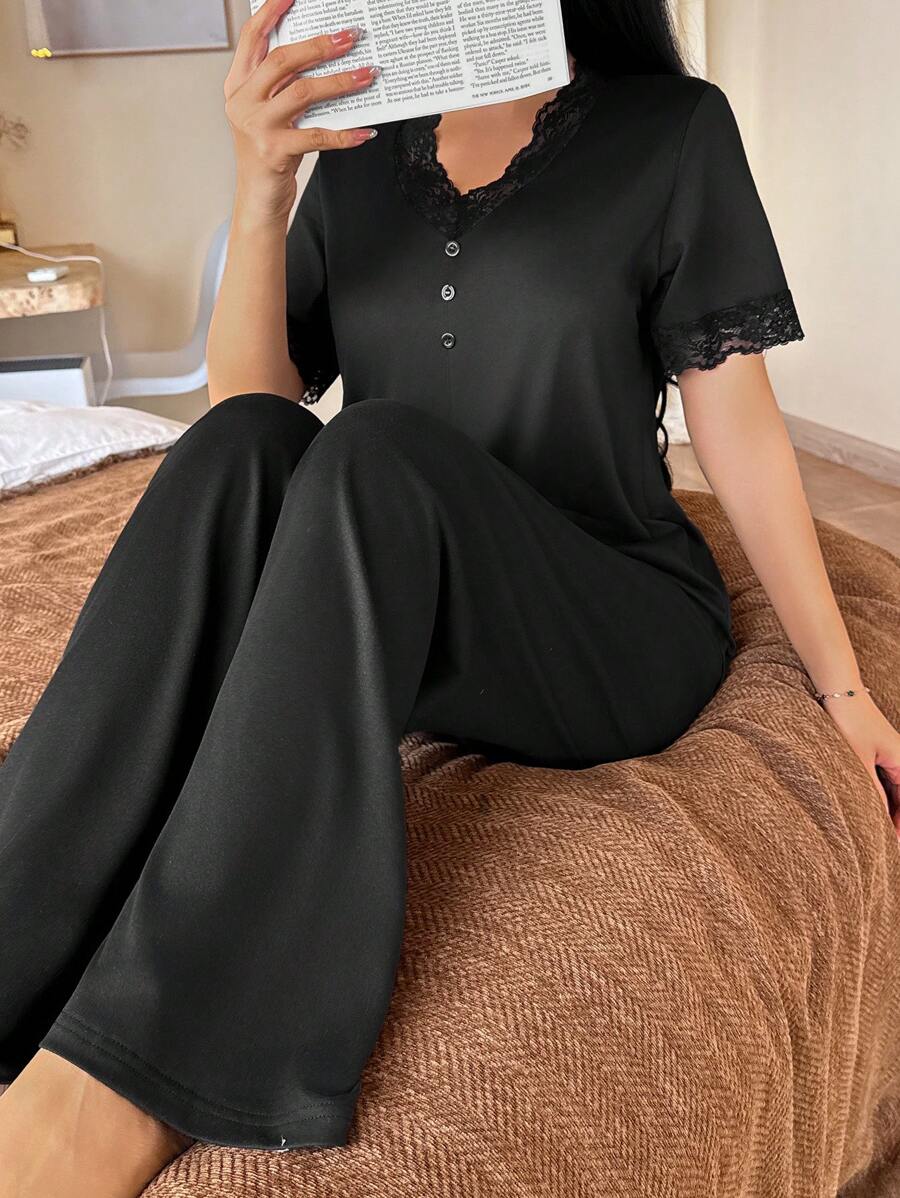 SHEIN Snug Zone بيجامة سوداء بأكمام قصيرة وبنطال تطريز من قطن مريح