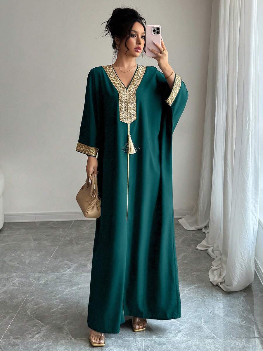 SHEIN Rafferiza فستان عربي مزين بسلسلة ذهبية وشرابات
