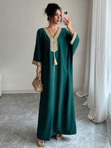 SHEIN Rafferiza فستان عربي مزين بسلسلة ذهبية وشرابات