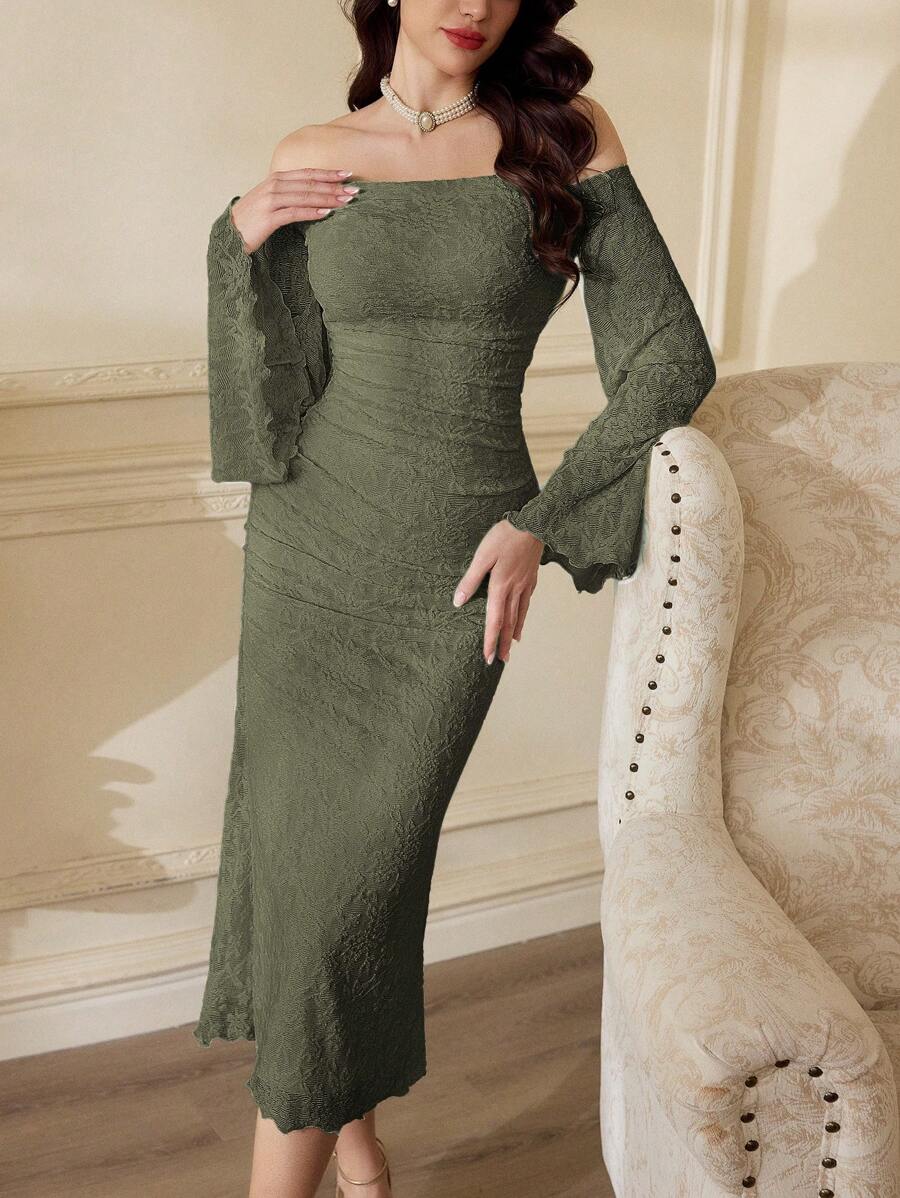 SHEIN Vintamour فستان بلون أخضر عسكري بنقشة جاكار مع دانتيل وزهور بأكتاف مكشوفة