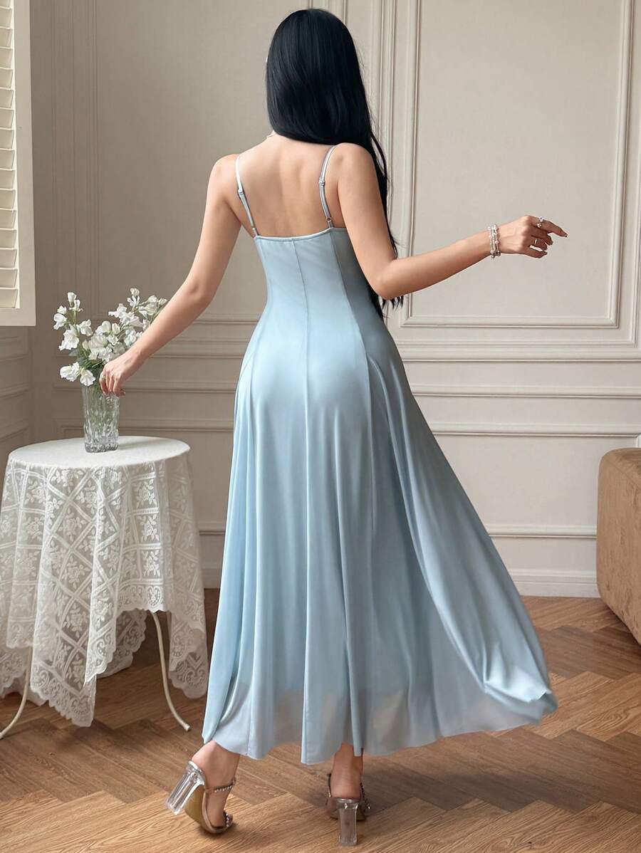 SHEIN DAZY فستان ماكسي بلون أزرق فاتح مزين بالراين ستون