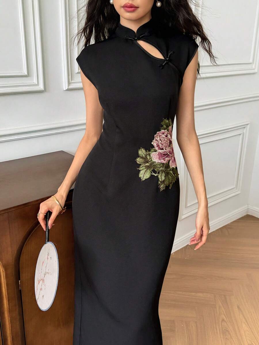 SHEIN EastFlair فستان أسود طويل بطبعة زهور وأزرار بطراز صيني