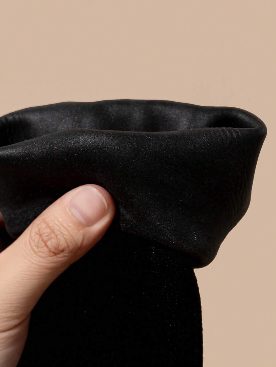 SHEIN زوج أقنعة قدم بالزيوت الأساسية لتبييض وترطيب القدمين