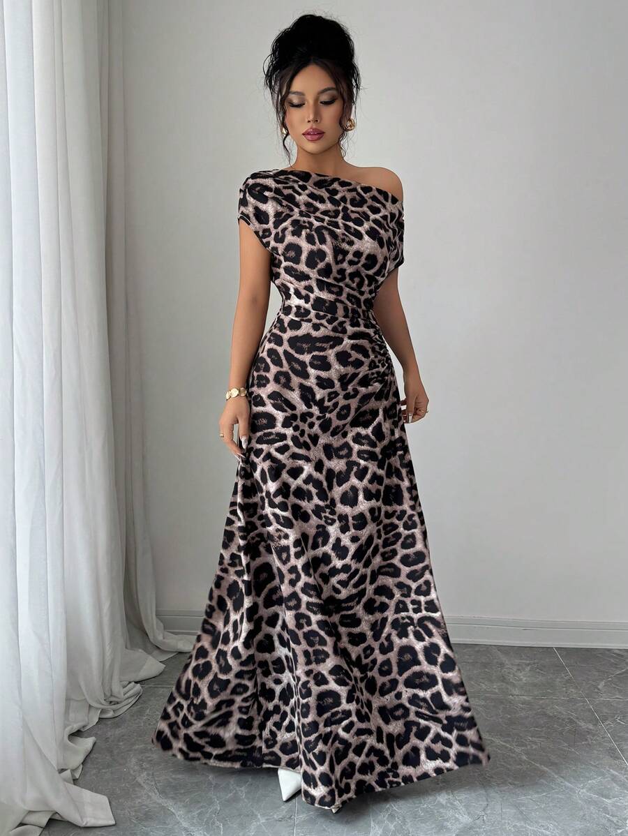 SHEIN Elenzga فستان بني بطبعة نمرية بكتف غير متماثل وخصر مطوي