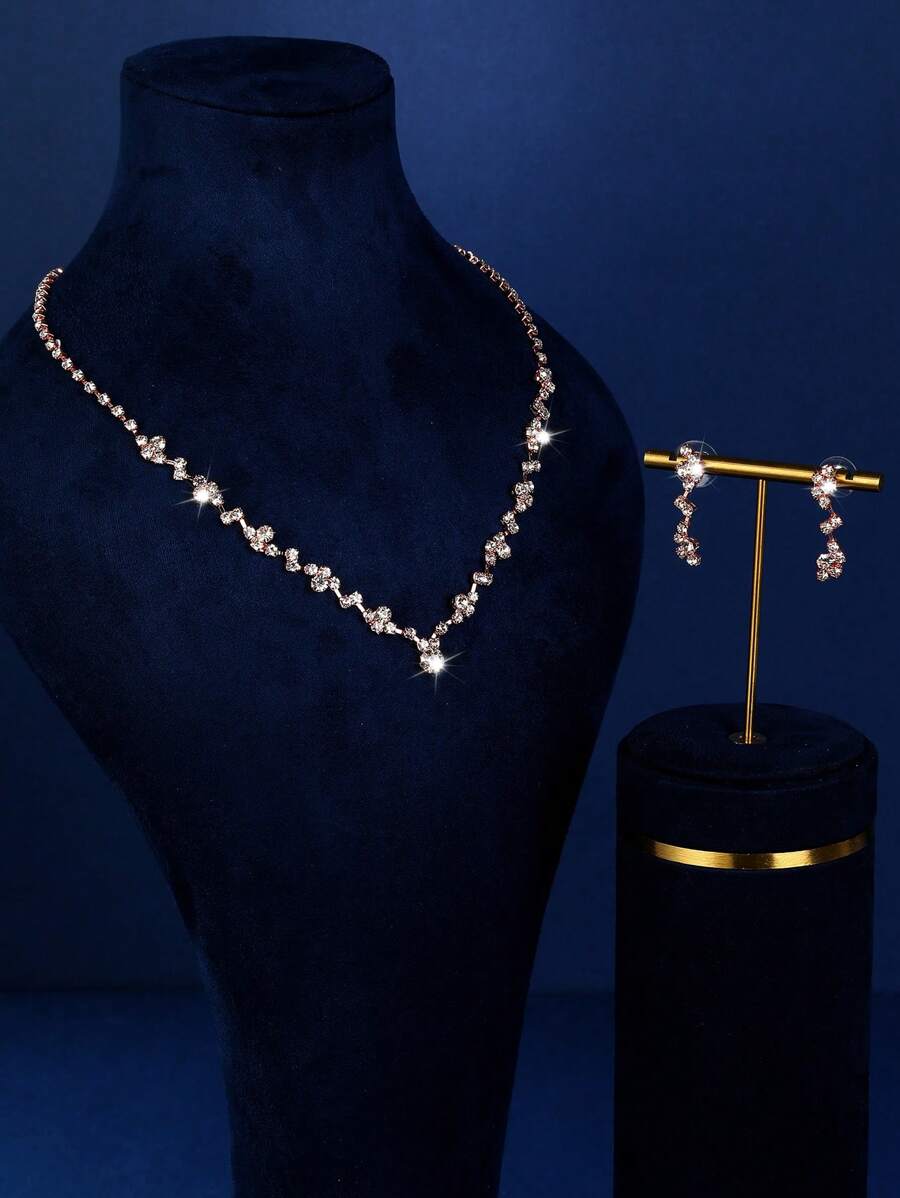 SHEIN طقم مجوهرات أنيق قلادة وأقراط وسوار للنساء