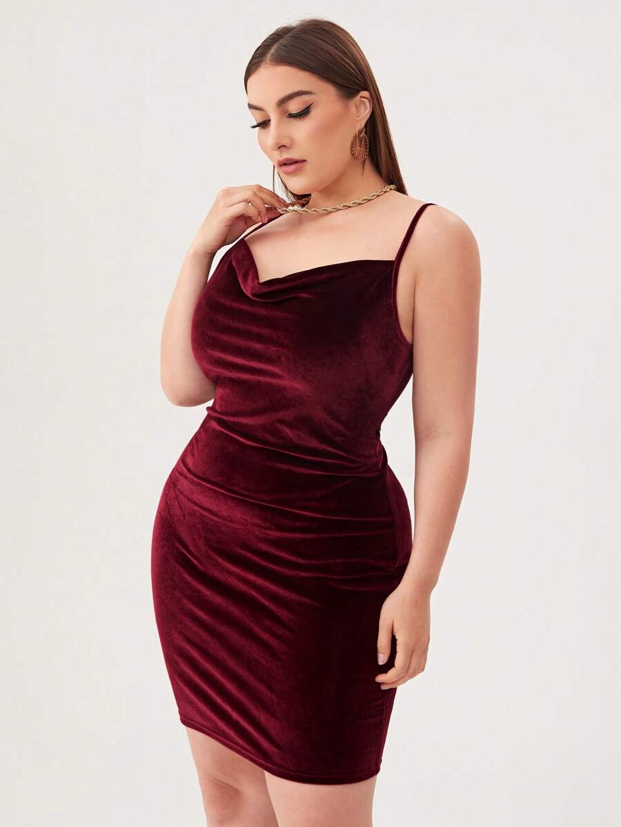 SHEIN Firerie فستان عنابي مخملي ضيق بطيات عند الرقبة