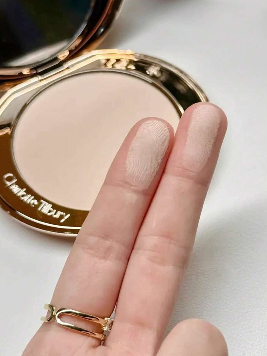 Charlotte Tilbury Airbrush Flawless Finish بودرة تثبيت 8 جم - رقم 1 بلون