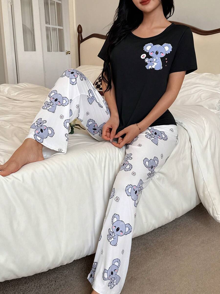 SHEIN طقم بيجامة كاجوال بأكمام قصيرة وياقة مستديرة بطباعة كرتونية