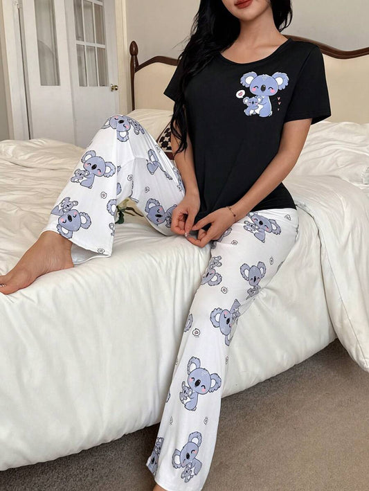 SHEIN طقم بيجامة كاجوال بأكمام قصيرة وياقة مستديرة بطباعة كرتونية