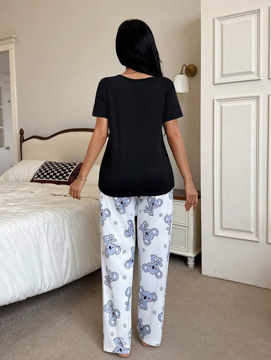 SHEIN طقم بيجامة كاجوال بأكمام قصيرة وياقة مستديرة بطباعة كرتونية