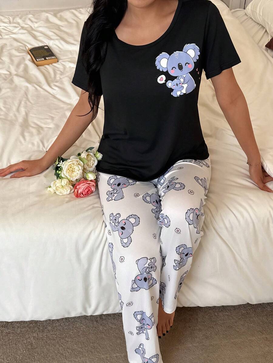 SHEIN طقم بيجامة كاجوال بأكمام قصيرة وياقة مستديرة بطباعة كرتونية