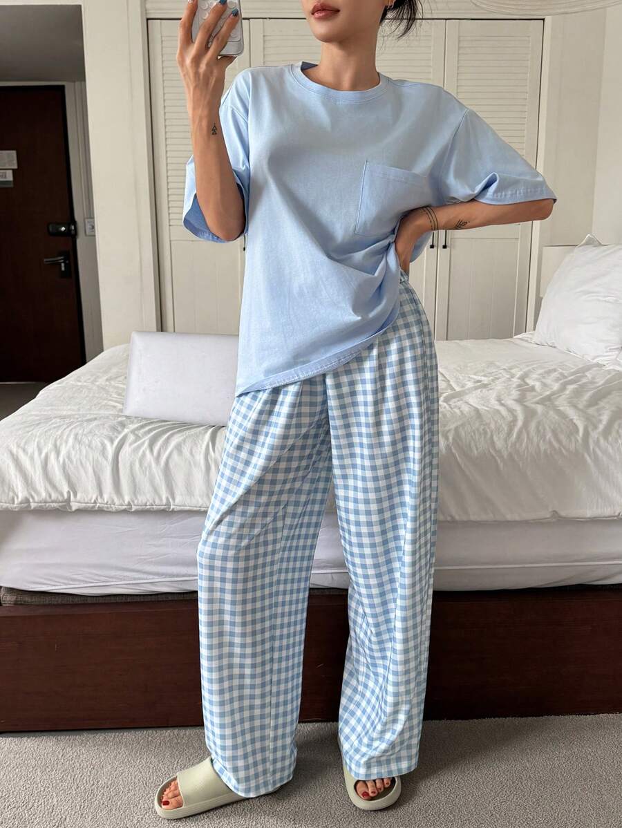 SHEIN DAZY طقم بيجامة برقبة دائرية وبنطال كاروهات