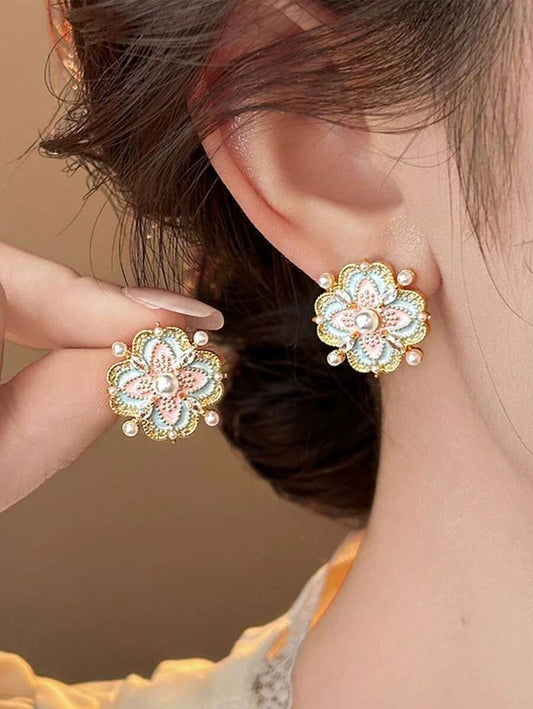 SHEIN زوج أقراط نسائية فاخرة بتصميم زهري