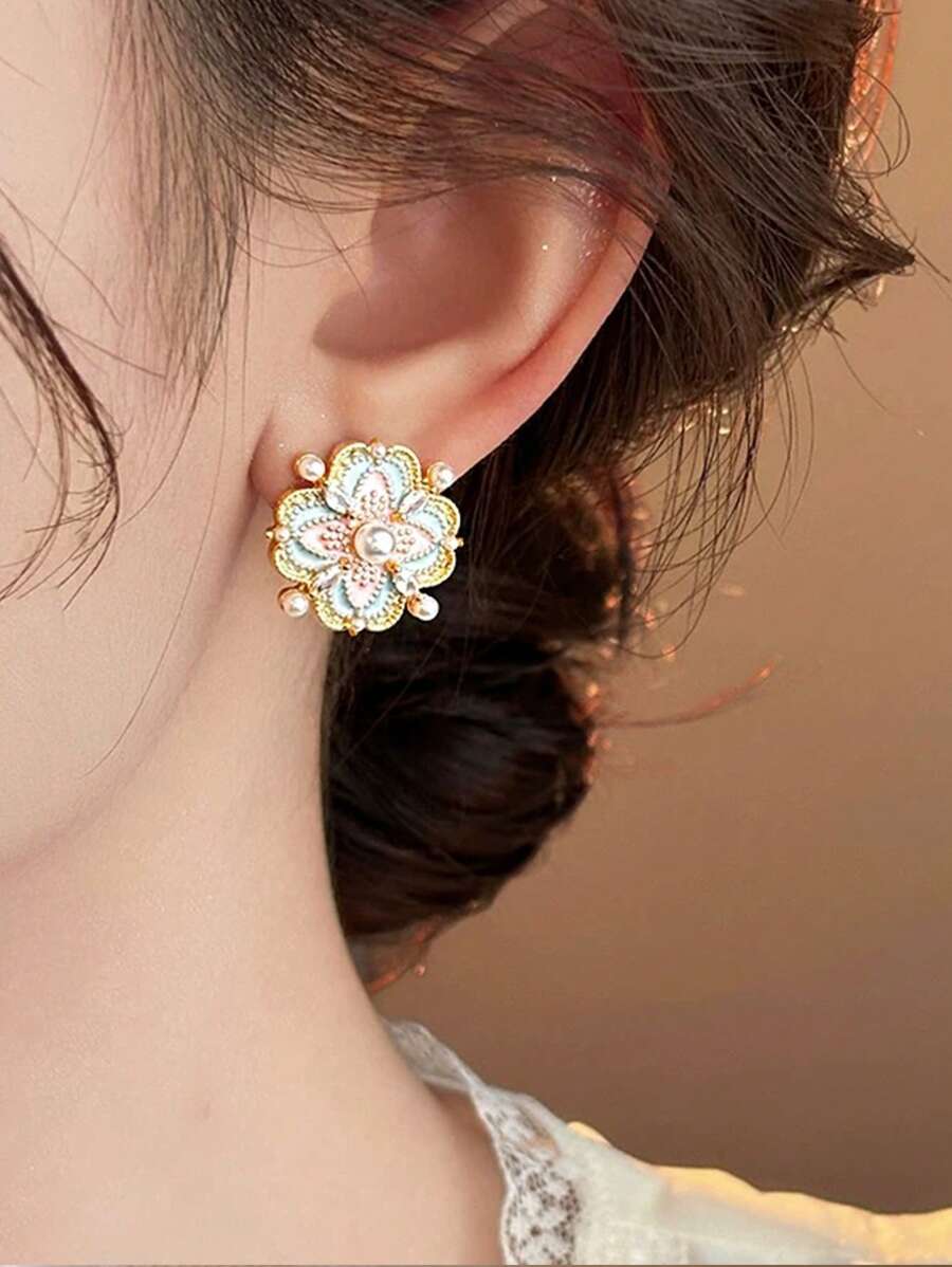 SHEIN زوج أقراط نسائية فاخرة بتصميم زهري
