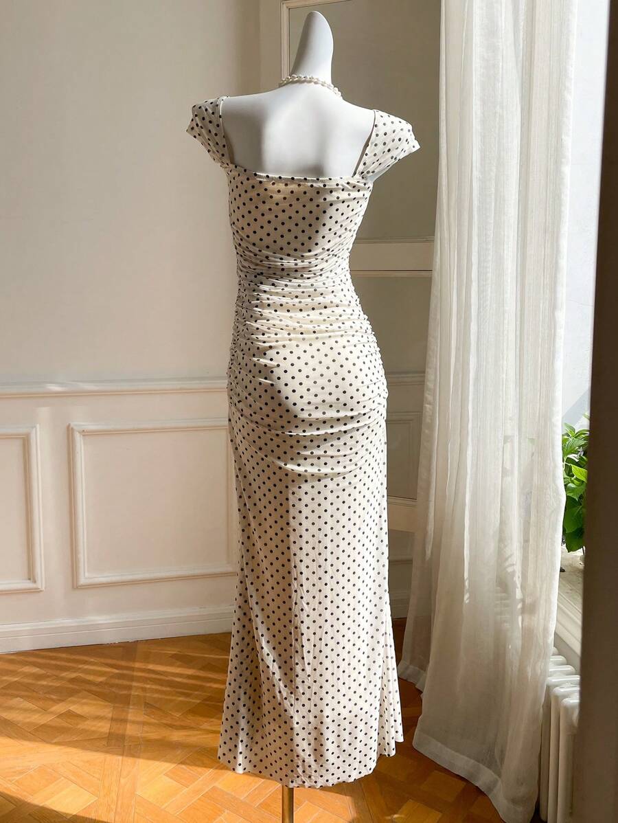 SHEIN EZwear فستان شبكي بطبعة نقاط البولكا بقصة ذيل سمكة بلون مشمشي