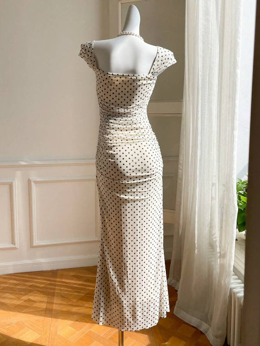 SHEIN EZwear فستان شبكي بطبعة نقاط البولكا بقصة ذيل سمكة بلون مشمشي