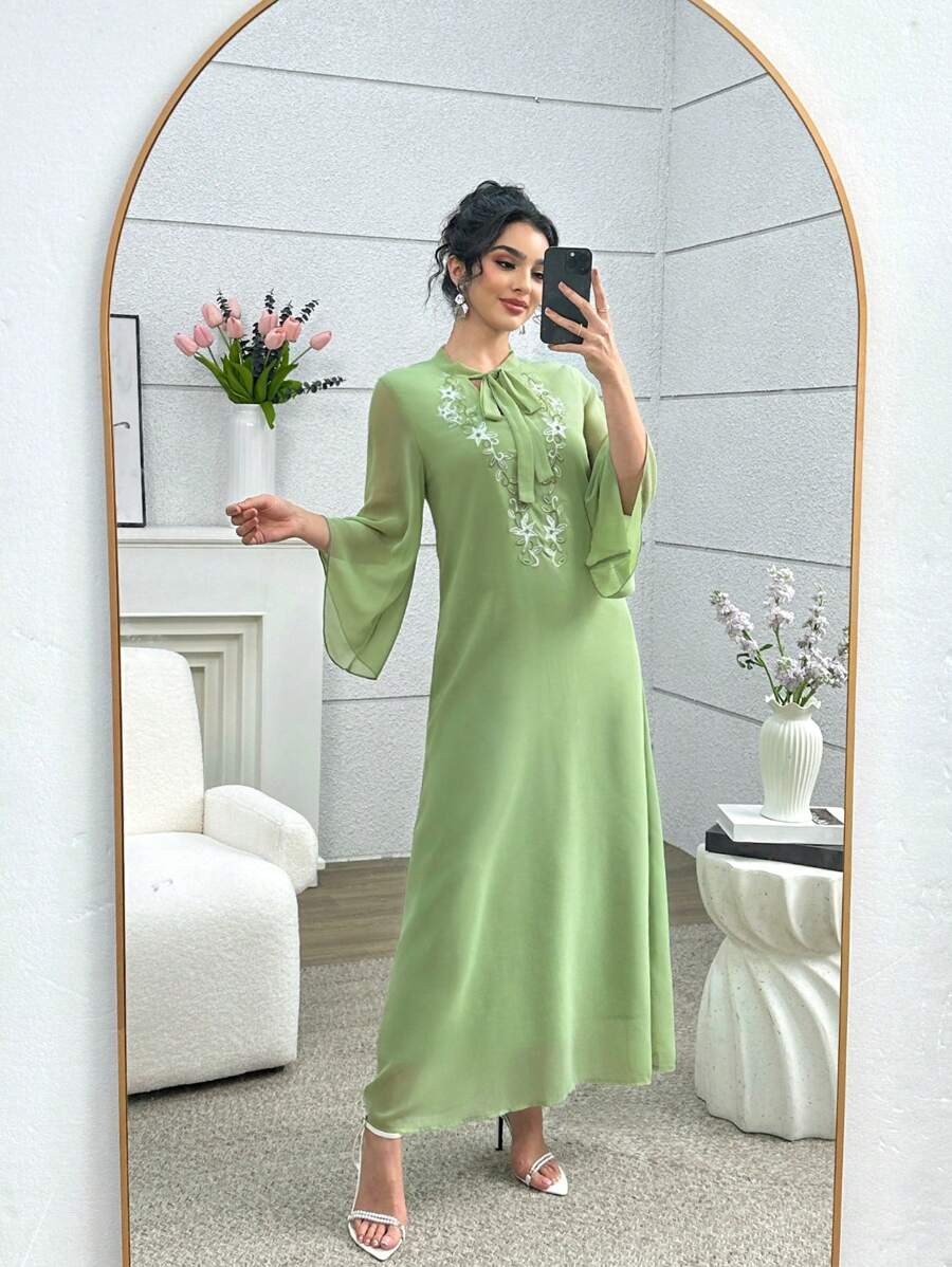 SHEIN Yasmyna فستان اخضر عربي بأكمام طويلة وياقة مطرزة