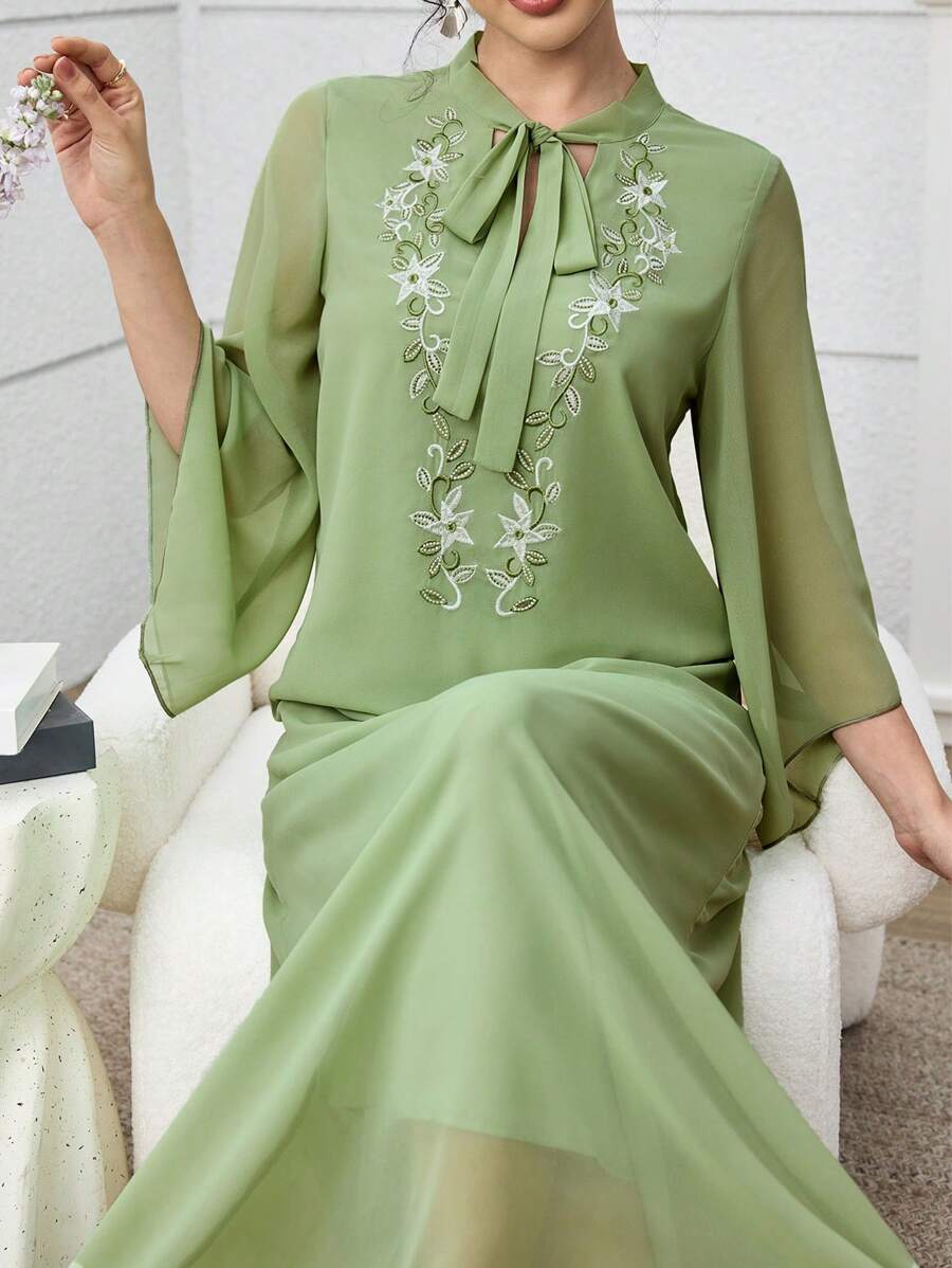 SHEIN Yasmyna فستان اخضر عربي بأكمام طويلة وياقة مطرزة
