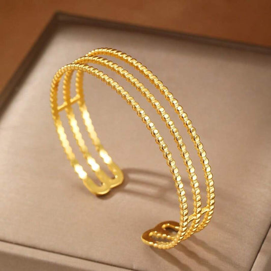 SHEIN سوار ذهبي مفتوح مجوف مزين بلؤلؤ اصطناعي