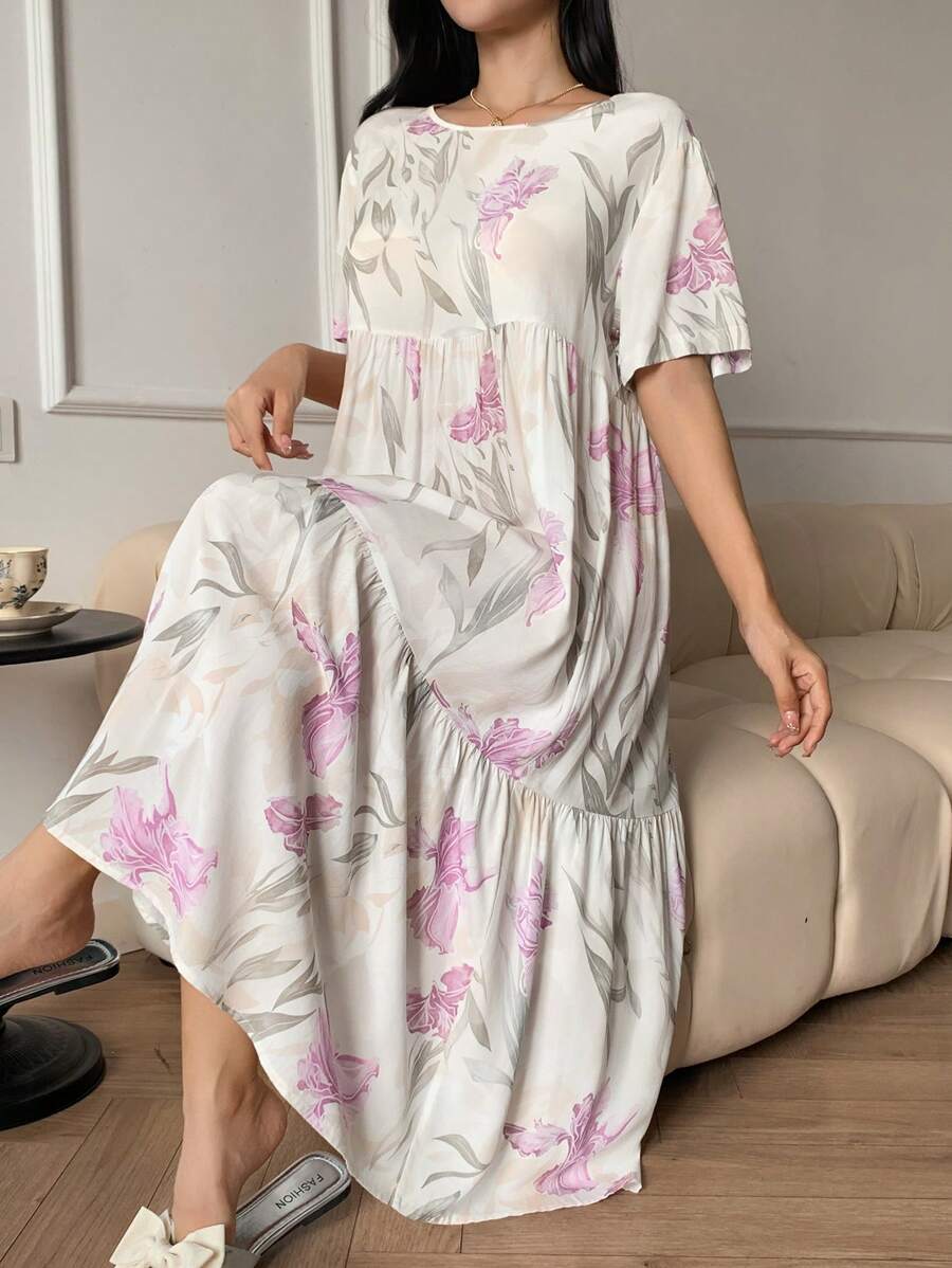 SHEIN فستان نوم بقصة فضفاضة بطبعة زهرية وأكمام قصيرة