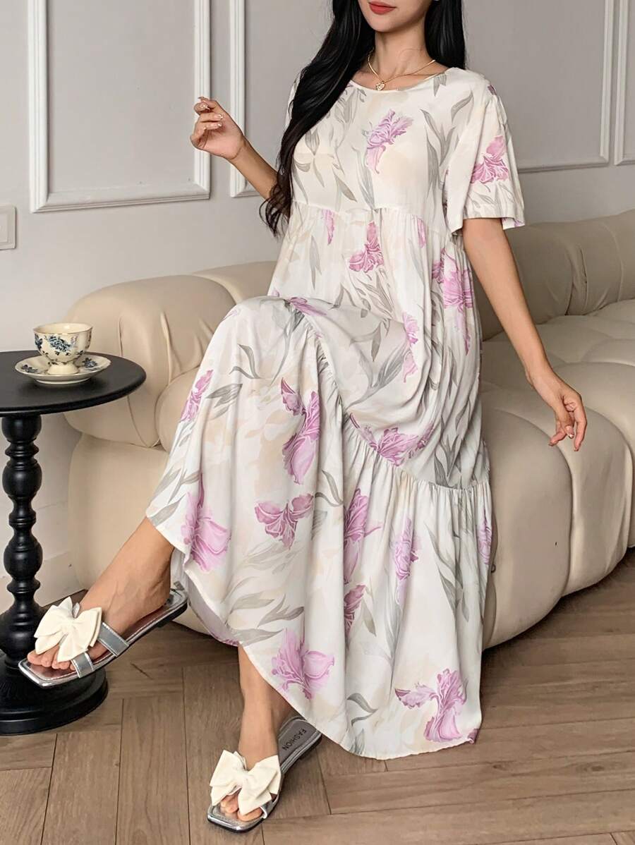 SHEIN فستان نوم بقصة فضفاضة بطبعة زهرية وأكمام قصيرة