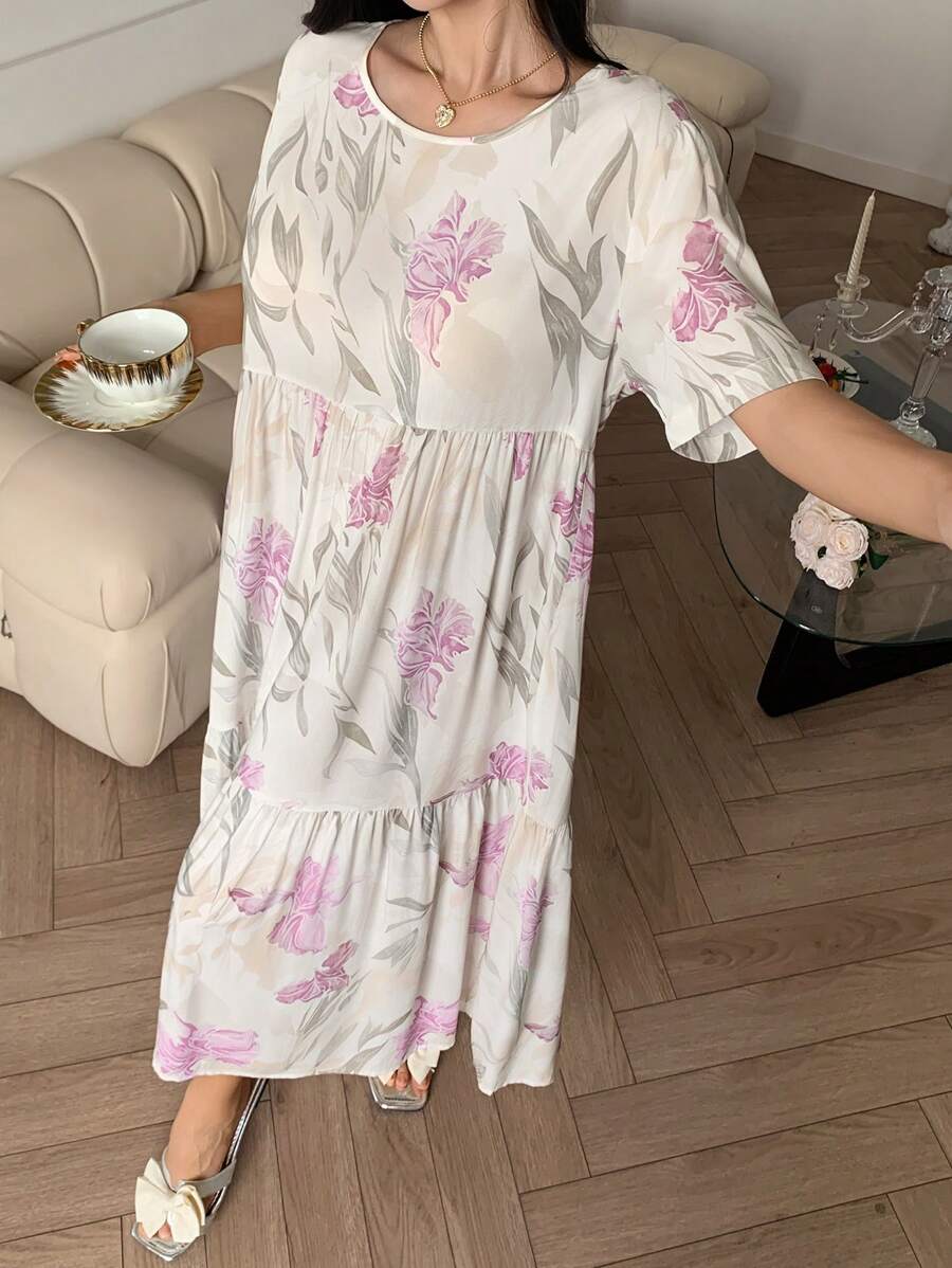 SHEIN فستان نوم بقصة فضفاضة بطبعة زهرية وأكمام قصيرة