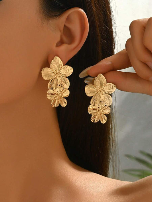 SHEIN زوج أقراط زهري عتيق