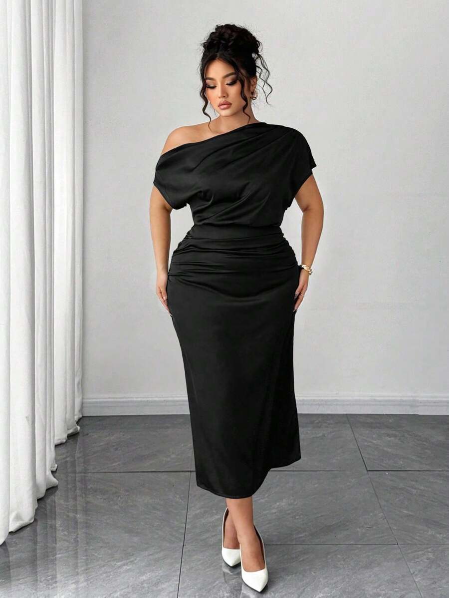 SHEIN Elenzga فستان أسود بأكتاف مكشوفة وخصر كشكش