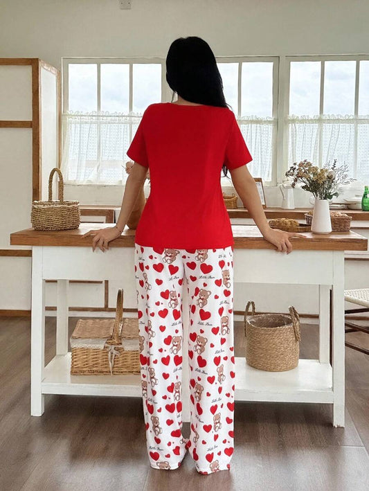 SHEIN طقم بيجامة بطبعة قلب دب بأكمام قصيرة وبنطلون طويل