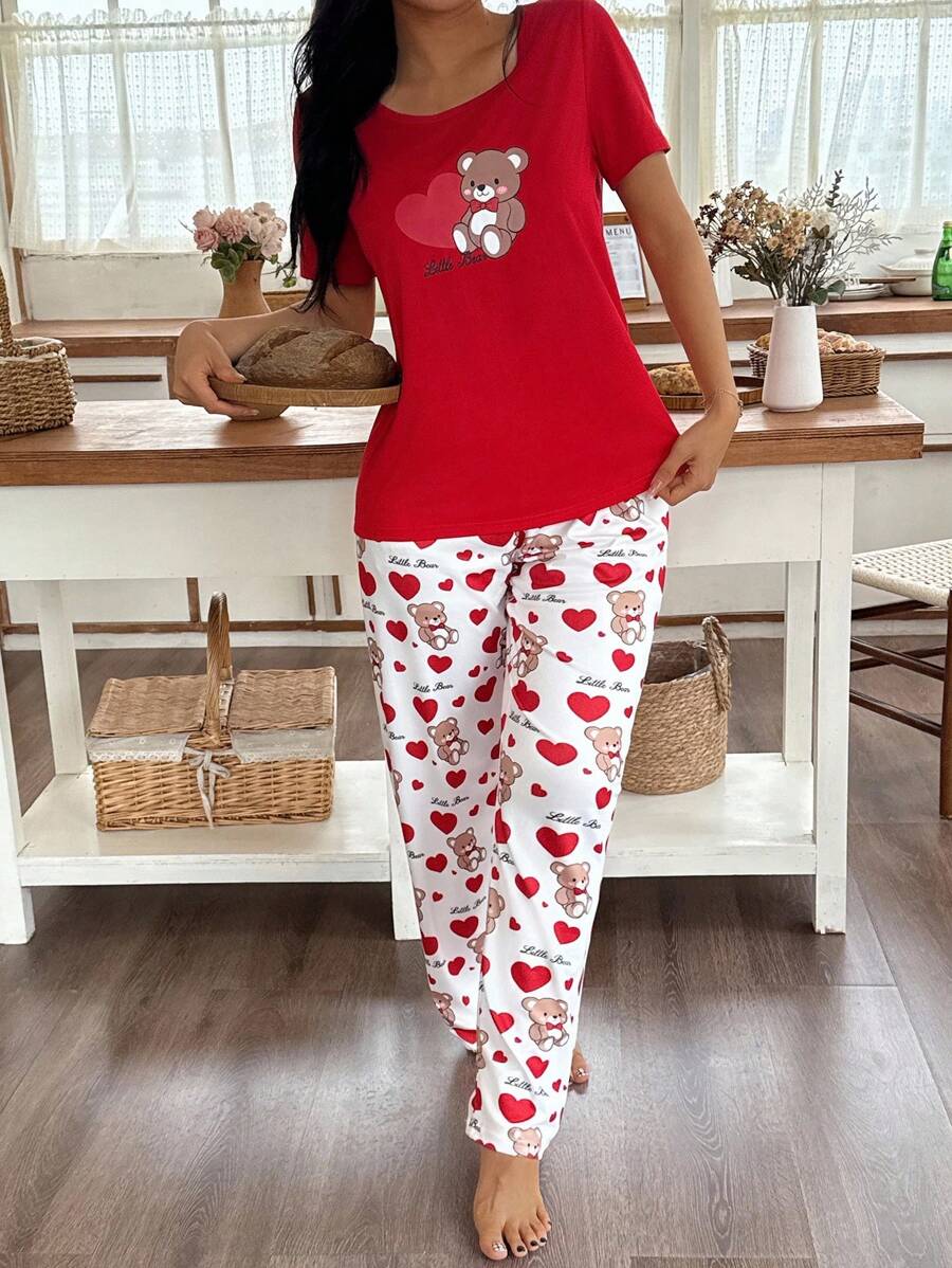 SHEIN طقم بيجامة بطبعة قلب دب بأكمام قصيرة وبنطلون طويل