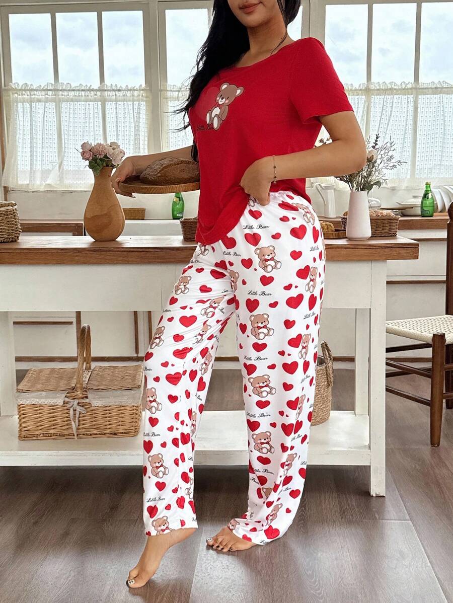 SHEIN طقم بيجامة بطبعة قلب دب بأكمام قصيرة وبنطلون طويل