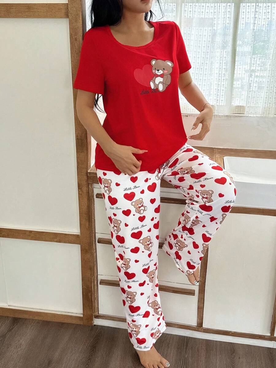 SHEIN طقم بيجامة بطبعة قلب دب بأكمام قصيرة وبنطلون طويل