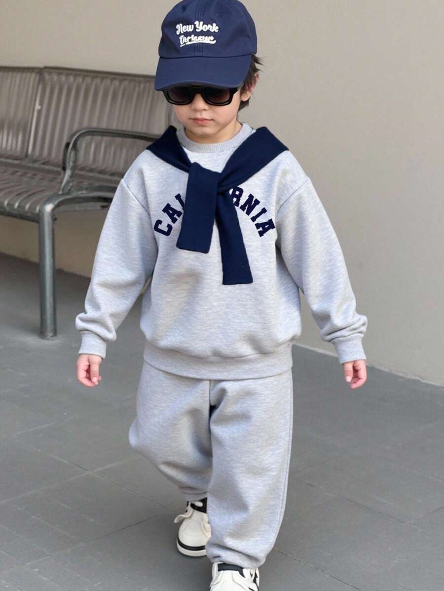 SHEIN Genkimix Kids طقم 2 قطعة بلوزة كرو نيك بأكمام طويلة وبنطلون جوجر مع وشاح