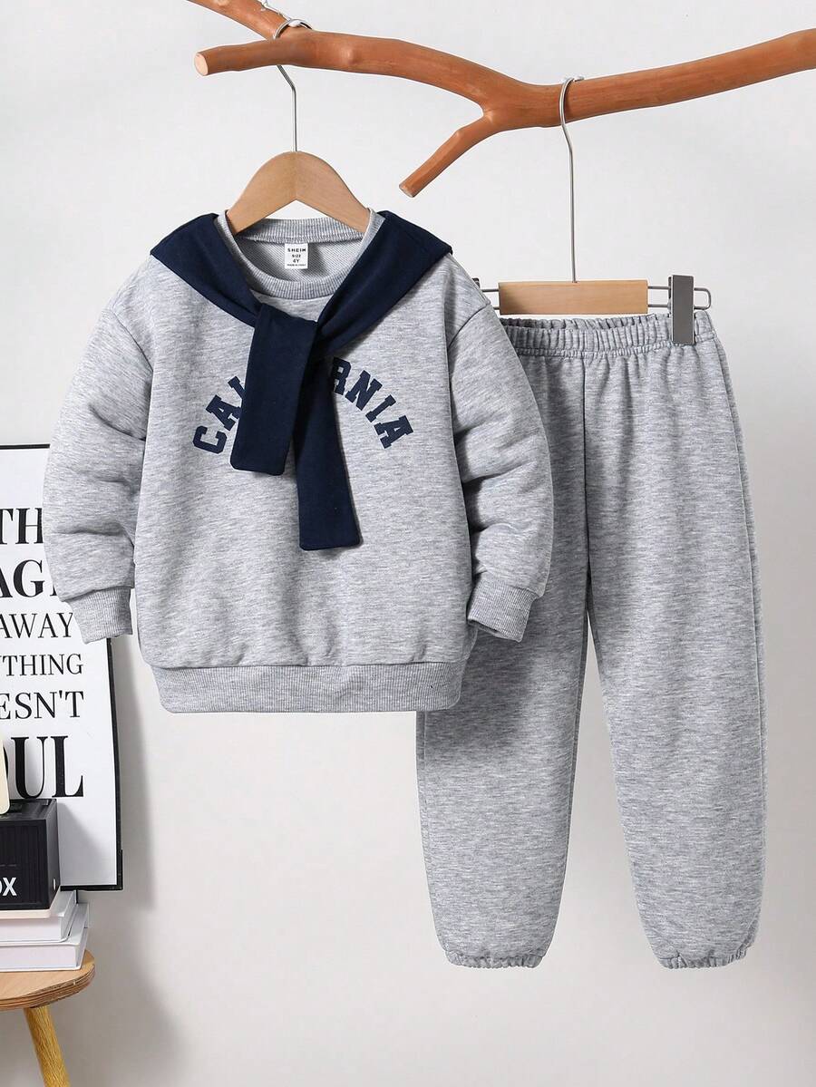 SHEIN Genkimix Kids طقم 2 قطعة بلوزة كرو نيك بأكمام طويلة وبنطلون جوجر مع وشاح