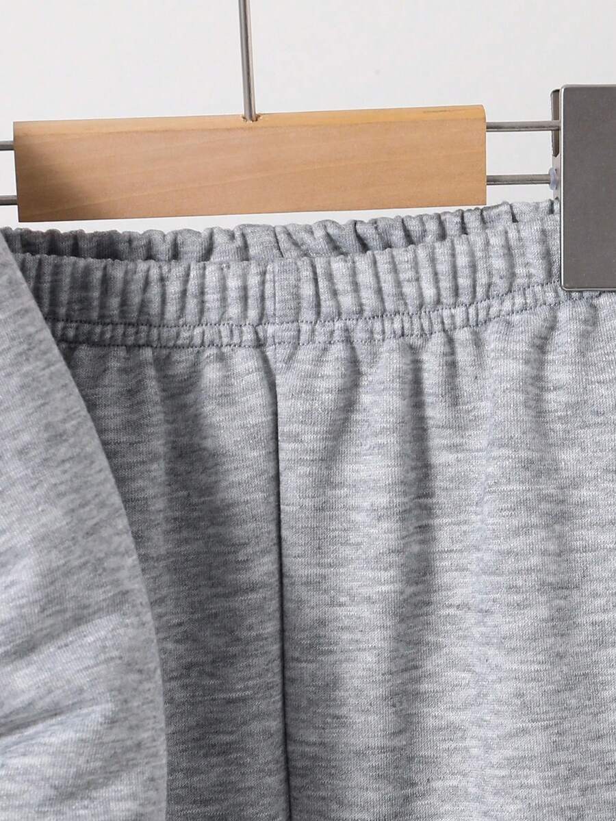 SHEIN Genkimix Kids طقم 2 قطعة بلوزة كرو نيك بأكمام طويلة وبنطلون جوجر مع وشاح