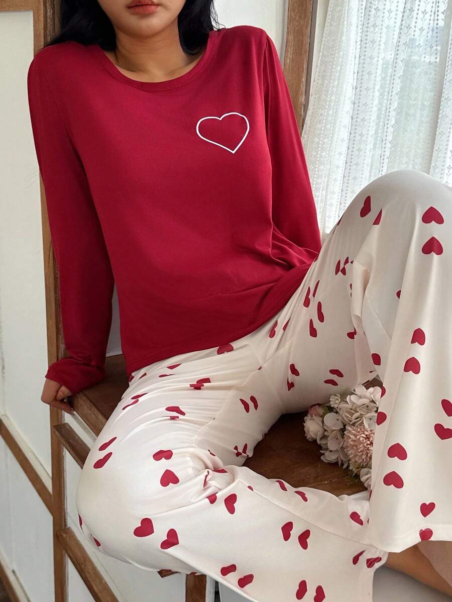 SHEIN بيجامة قطعتين بلوزة بأكمام طويلة وبنطلون بطبعة قلب