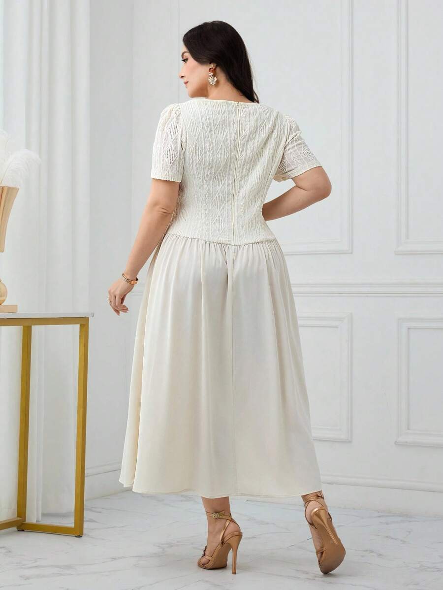 SHEIN Modelyn فستان للمقاسات كبيرة قصير الأكمام بياقة قارب ولون مشمشي