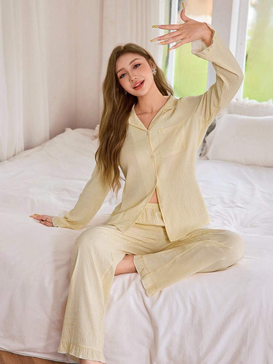 SHEIN  طقم بيجامة مربعات صفراء بأزرار أمامية