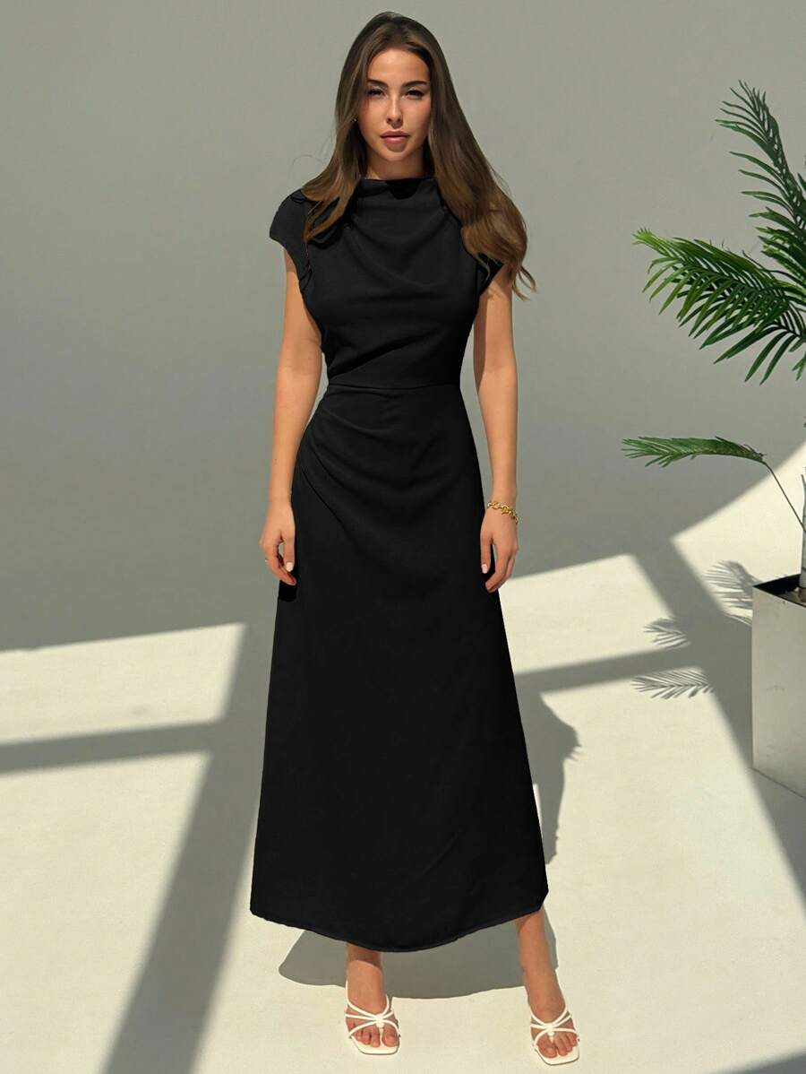 SHEIN Aloruh فستان أسود طويل بخصر رفيع