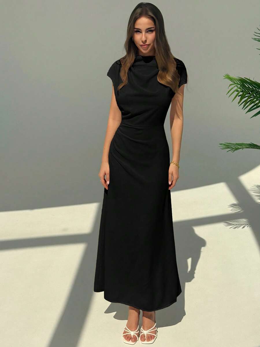 SHEIN Aloruh فستان أسود طويل بخصر رفيع