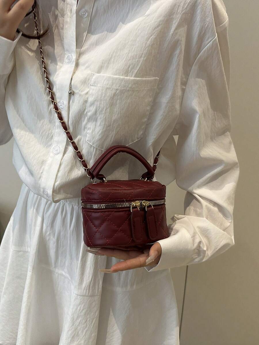 SHEIN حقيبة صغيرة مبطنة خفيفة الوزن بسلسلة
