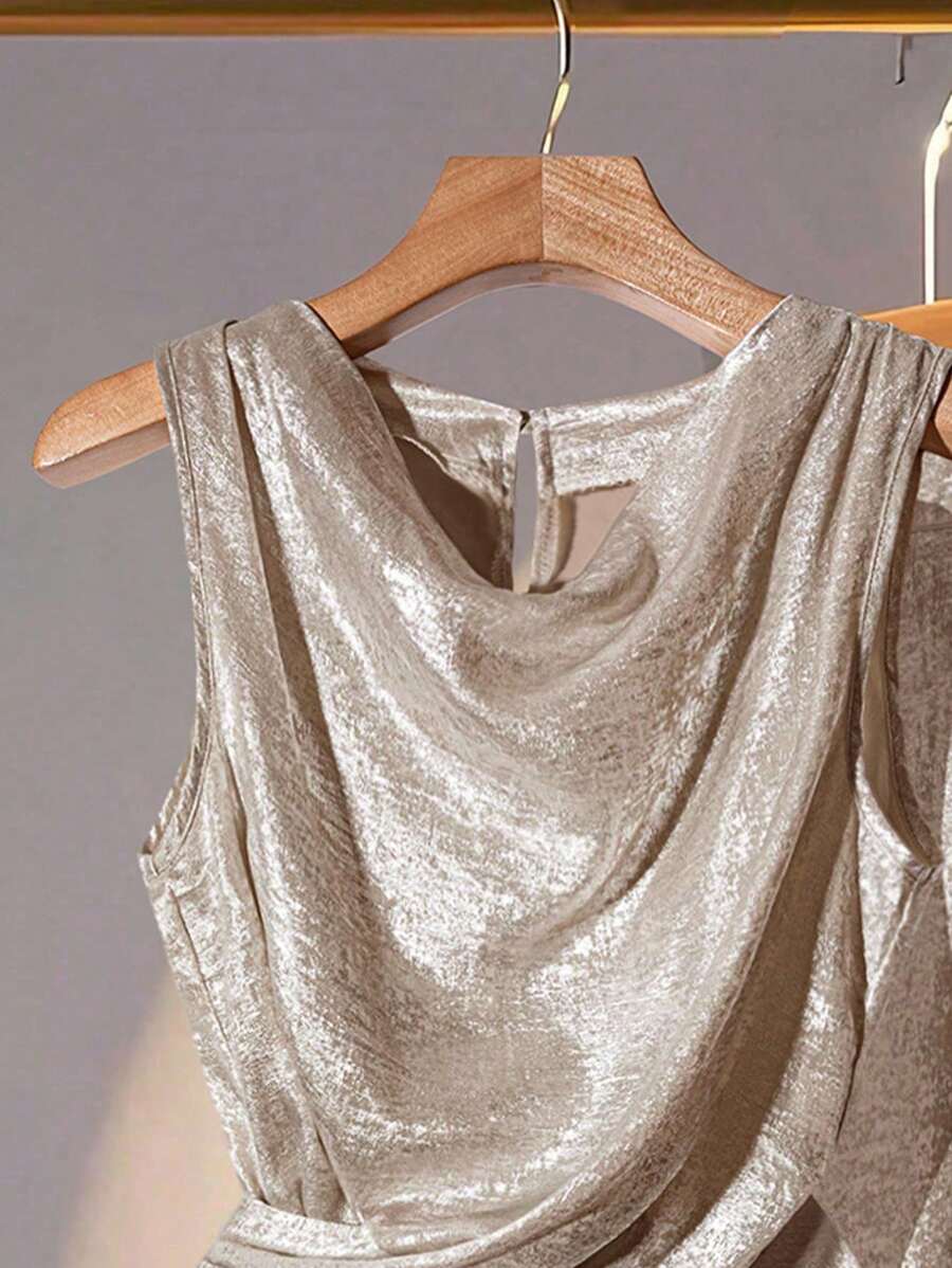 SHEIN Modelyn طقم قطعتين ببلوزة غير متماثلة بعقدة وتنورة ميدي لامعة