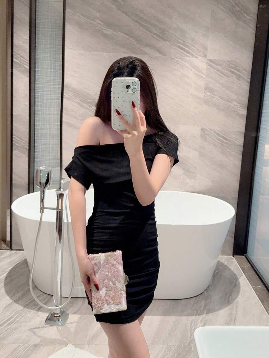 SHEIN حقيبة كروس بودي بنمط زهور متعددة الألوان