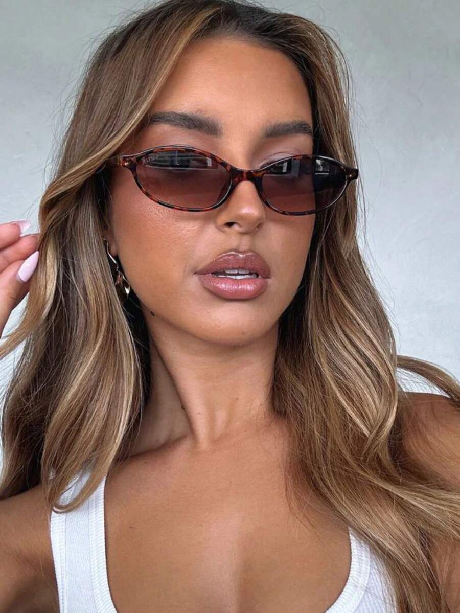 SHEIN نظارة كلاسيك عتيقة بإطار بلاستيك بيضاوي صغير